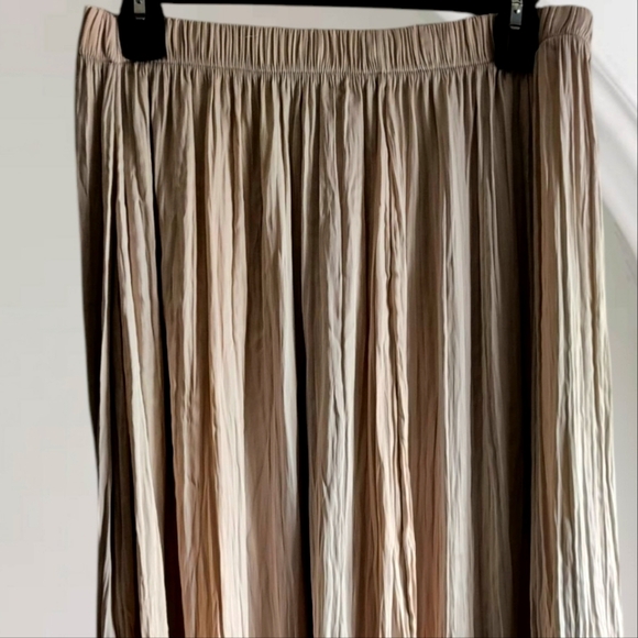 XL🌞Elegant Vintage Beige/Cream Maxi Silky Skirt - Picture 3 of 7